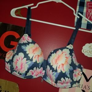 vs pink lightly lined bra size 36D